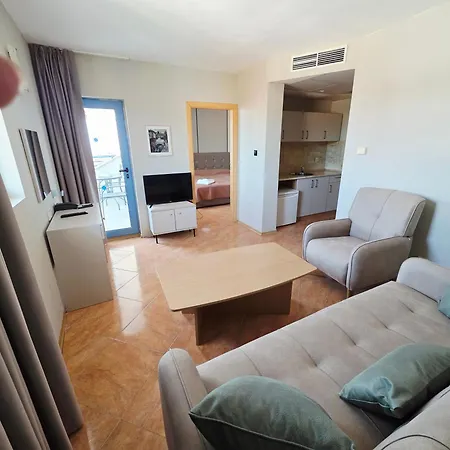 Ξενοδοχείο Bora Bora 3*