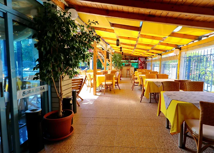 波拉波拉酒店 3*