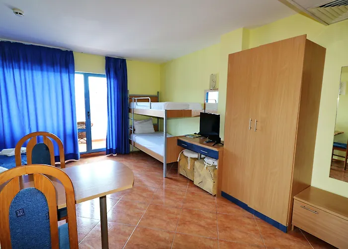 波拉波拉酒店 3* 阳光海滩