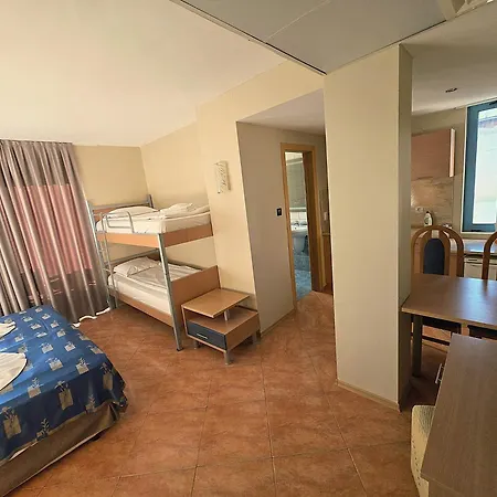 Bora Bora Slăntjev Brjag