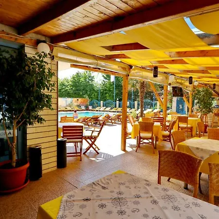 Bora Bora Hotell Slăntjev Brjag